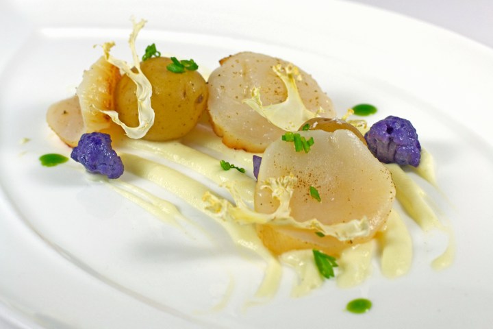 Sous vide scallops truffled cauliflower creamer potatoes_edited-1